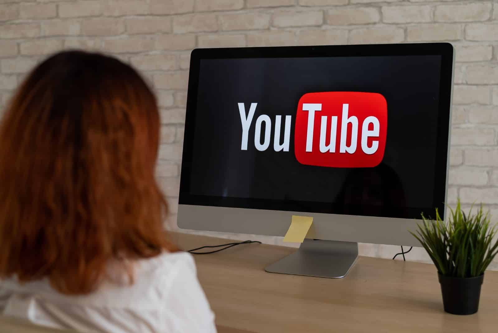 Como Crear Vídeos de YouTube Shorts y TikTok automáticos con IA